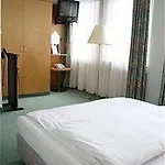 Sunday Frankfurt Airport - 4* 新伊森堡
