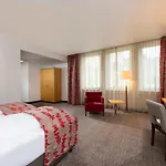 Sunday Frankfurt Airport - 酒店 新伊森堡