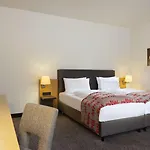 Sunday Frankfurt Airport - 4*