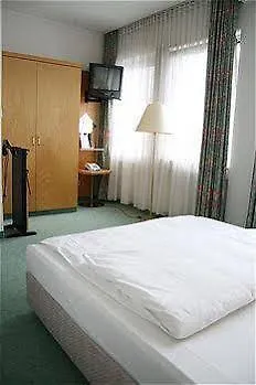 Frankfurt Airport - Neu-isenburg, An Ihg 4* Neu-Isenburg