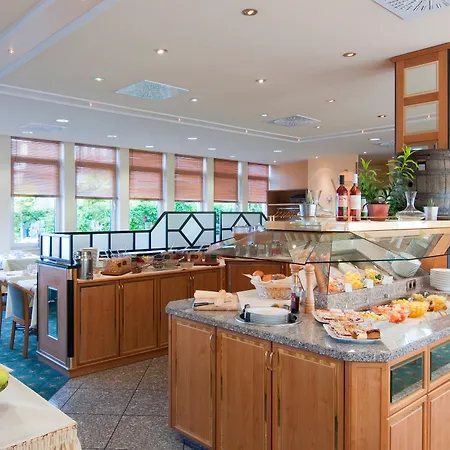 Hotel Frankfurt Airport - By Ihg 4*