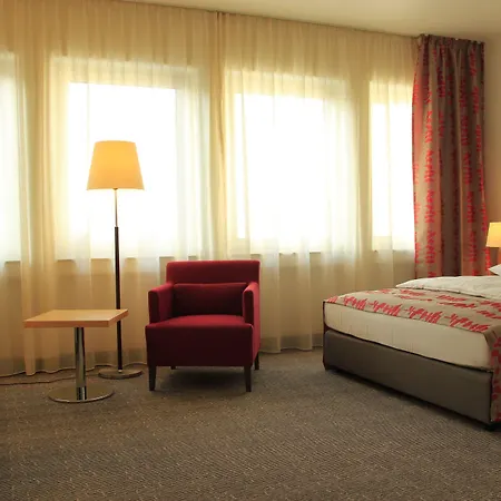 法兰克福机场假日酒店 - 新依森堡