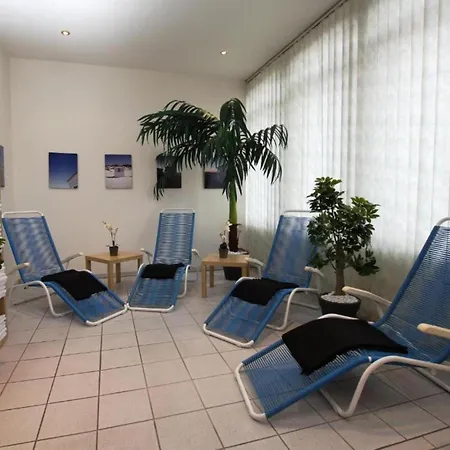 Sunday Frankfurt Airport - 4*