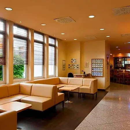 Sunday Frankfurt Airport - 4*