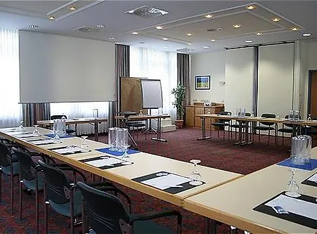 Hotel Frankfurt Airport - Neu-isenburg, An Ihg 4*